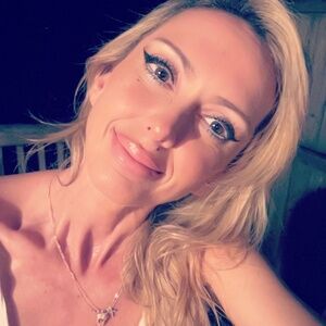 Meet your Posher, Ana